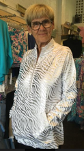 Load image into Gallery viewer, LuluB Lamee 1/2 Zip Tp with Kangaroo Pocket/UPF50